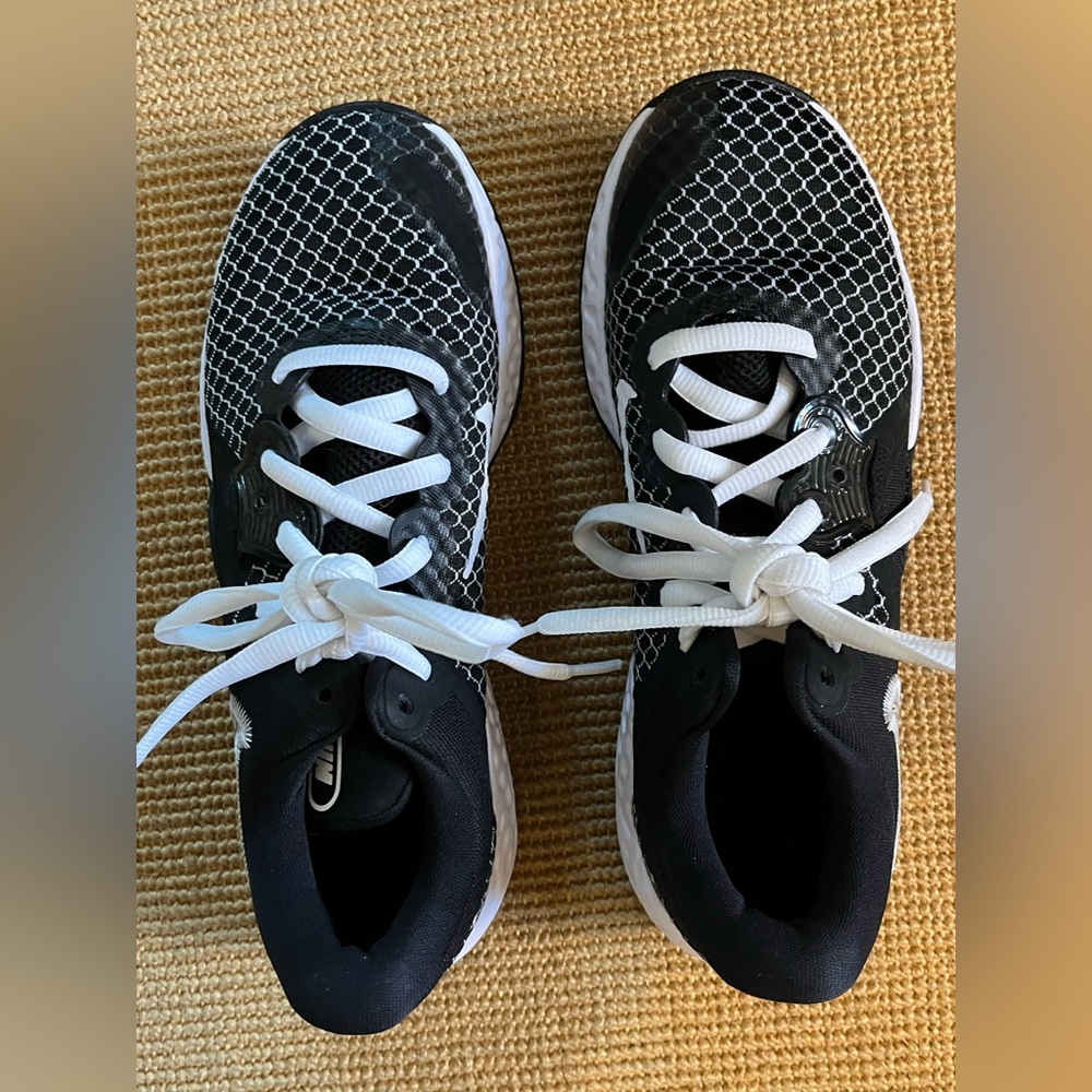 Nike Renew Elevate 2 Black White Size 8.5